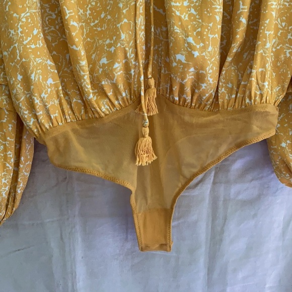 Free People All Tucks Printed Bodysuit Top - Picture 10 of 14